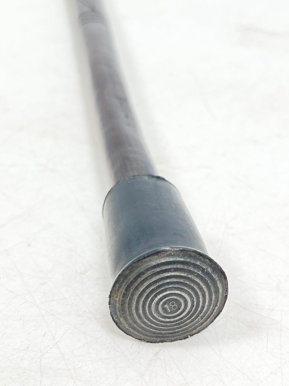 HN1703-vaiksciojimo-lazdos-6 Afrikietiška drožinėta vaikščiojimo lazda su gyvūnų figūromis 10x4x98,5 cm