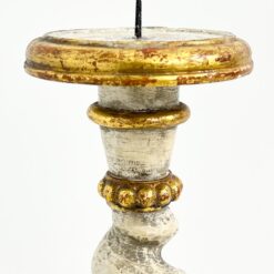 Barokinio stiliaus sendinta medinė žvakidė 22x22x70 cm