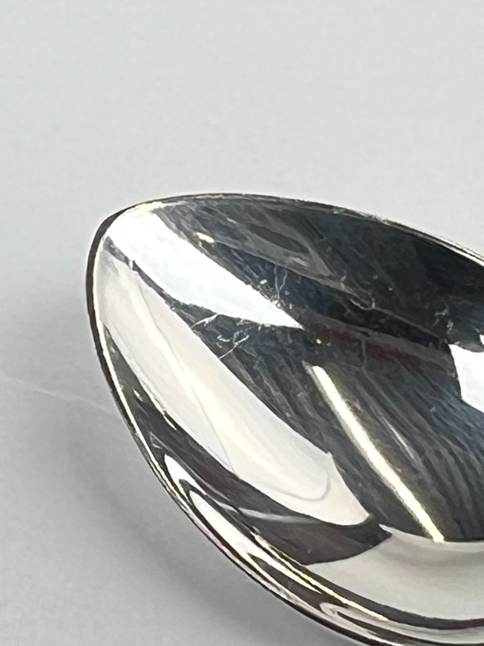 HN1710-stalo-irankiai-7 Grasoli-Werk Gebr. Grah Solingen sidabruoto metalo arbatiniai šaukšteliai 2 vnt. kompl. 2×10,5×1 cm