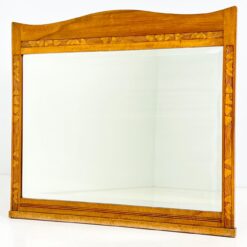 Pakabinamas veidrodis ąžuoliniame rėme su drožinėtais gebenių motyvais 4x101x90,5 cm