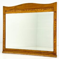 Pakabinamas veidrodis ąžuoliniame rėme su drožinėtais gebenių motyvais 4x101x90,5 cm