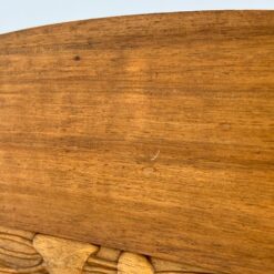 Pakabinamas veidrodis ąžuoliniame rėme su drožinėtais gebenių motyvais 4x101x90,5 cm