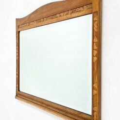 Pakabinamas veidrodis ąžuoliniame rėme su drožinėtais gebenių motyvais 4x101x90,5 cm