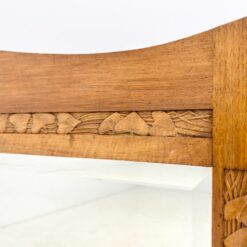 Pakabinamas veidrodis ąžuoliniame rėme su drožinėtais gebenių motyvais 4x101x90,5 cm