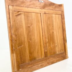 Pakabinamas veidrodis ąžuoliniame rėme su drožinėtais gebenių motyvais 4x101x90,5 cm