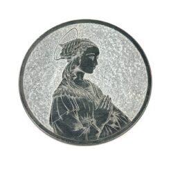 Pakabinama dekoratyvinė dirbtinio akmens lėkštė su Švč. Mergelės Marijos atvaizdu 2x20x20 cm