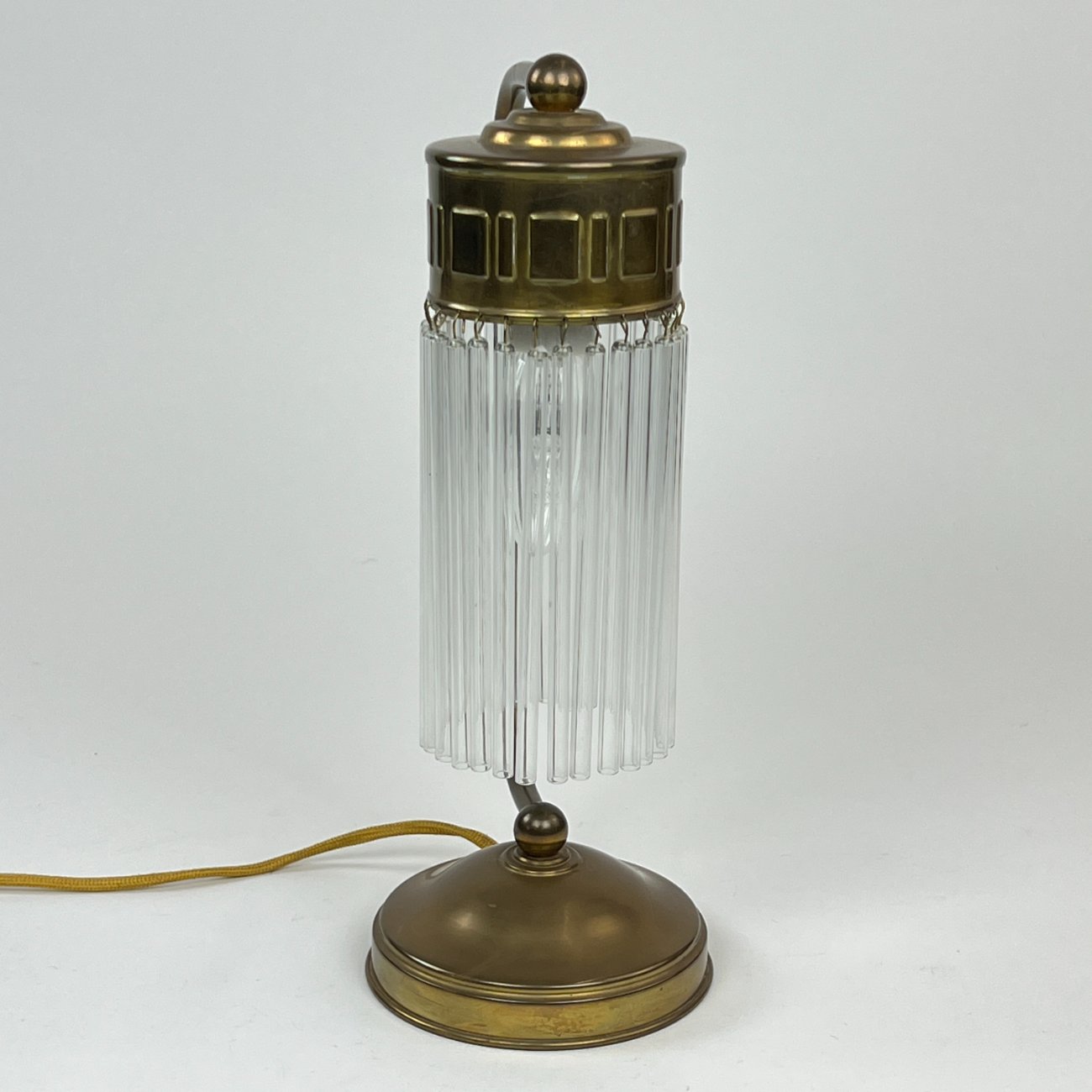 HN1714-staliniai-sviestuvai-0 Žalvarinis stalinis šviestuvėlis su stiklo karoliukais 12,5x15x32,5 cm