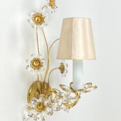 Žalvarinis sieninis “Palwa” šviestuvas su gėlių žiedų figūromis iš stiklo 18x20x40 cm