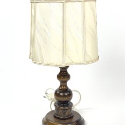 Stalinis medinis “Zicoli” šviestuvas šviesiu tekstilės gaubtu 21x21x37,5 cm