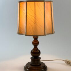 Stalinis medinis “Zicoli” šviestuvas šviesiu tekstilės gaubtu 21x21x37,5 cm