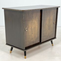 Vintažinė dviejų stumdomų durų komodėlė 43,5×95,5×72 cm