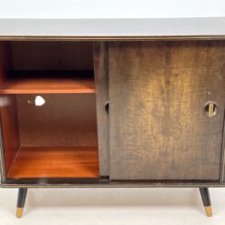 Vintažinė dviejų stumdomų durų komodėlė 43,5×95,5×72 cm