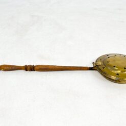 Žalvarinis lovos šildytuvas su medine rankena 93x27x7 cm