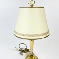 Žalvarinis stalinis šviestuvas su šviesiu tekstilės gaubtu 26x26x47 cm