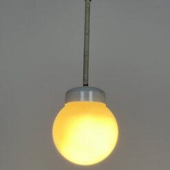 Bauhaus stiliaus pakabinamas šviestuvas stikliniu gaubtu 15x15x50 cm