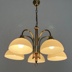 Žalvarinis Honsel Leuchten penkių šakų sietynas su stiklo gaubtais 60x60x77 cm