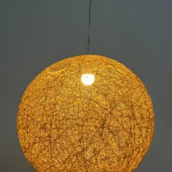 Modernus pakabinamas šviestuvas su klijuotų siūlų gaubtu 55x55x208 cm