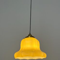 Pakabinamas šviestuvas gelsvos spalvos stikliniu gaubtu 38x38x107 cm