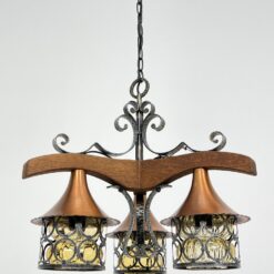 Trijų šakų sietynas iš medžio ir metalo su stikliniais gaubtais 52x52x90 cm