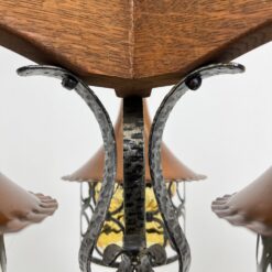 Trijų šakų sietynas iš medžio ir metalo su stikliniais gaubtais 52x52x90 cm