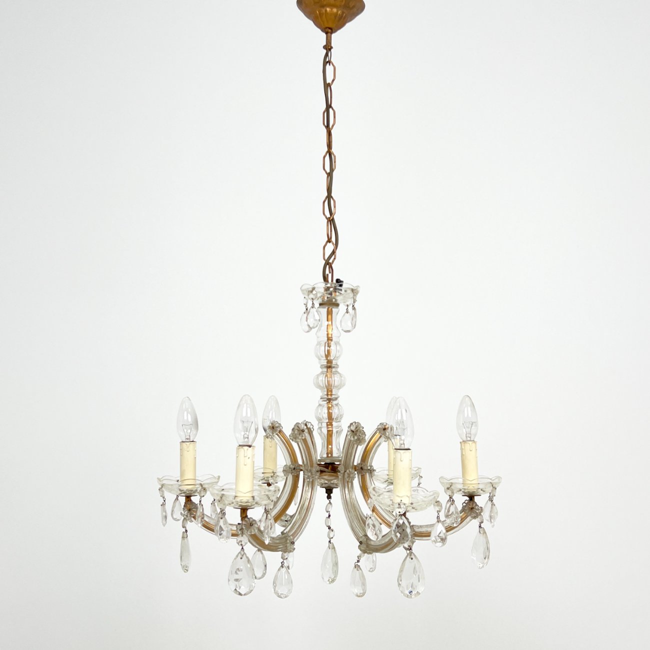 HN1776-pakabinami-sviestuvai-0 Itališkas šešių šakų sietynas su stiklo detalėmis 56x56x96 cm