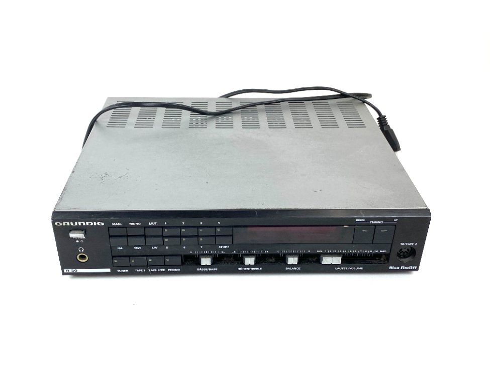 HN1794-senoviniai-radijo-aparatai-2 “Grundig R 30” stiprintuvas su radijo tiuneriu 26,5x32x7 cm