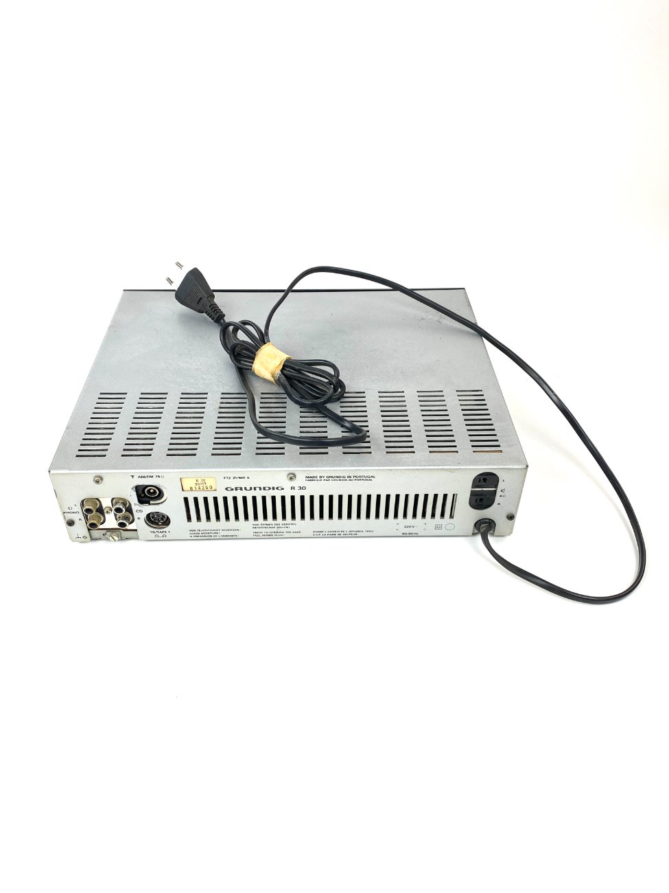 HN1794-senoviniai-radijo-aparatai-6 “Grundig R 30” stiprintuvas su radijo tiuneriu 26,5x32x7 cm