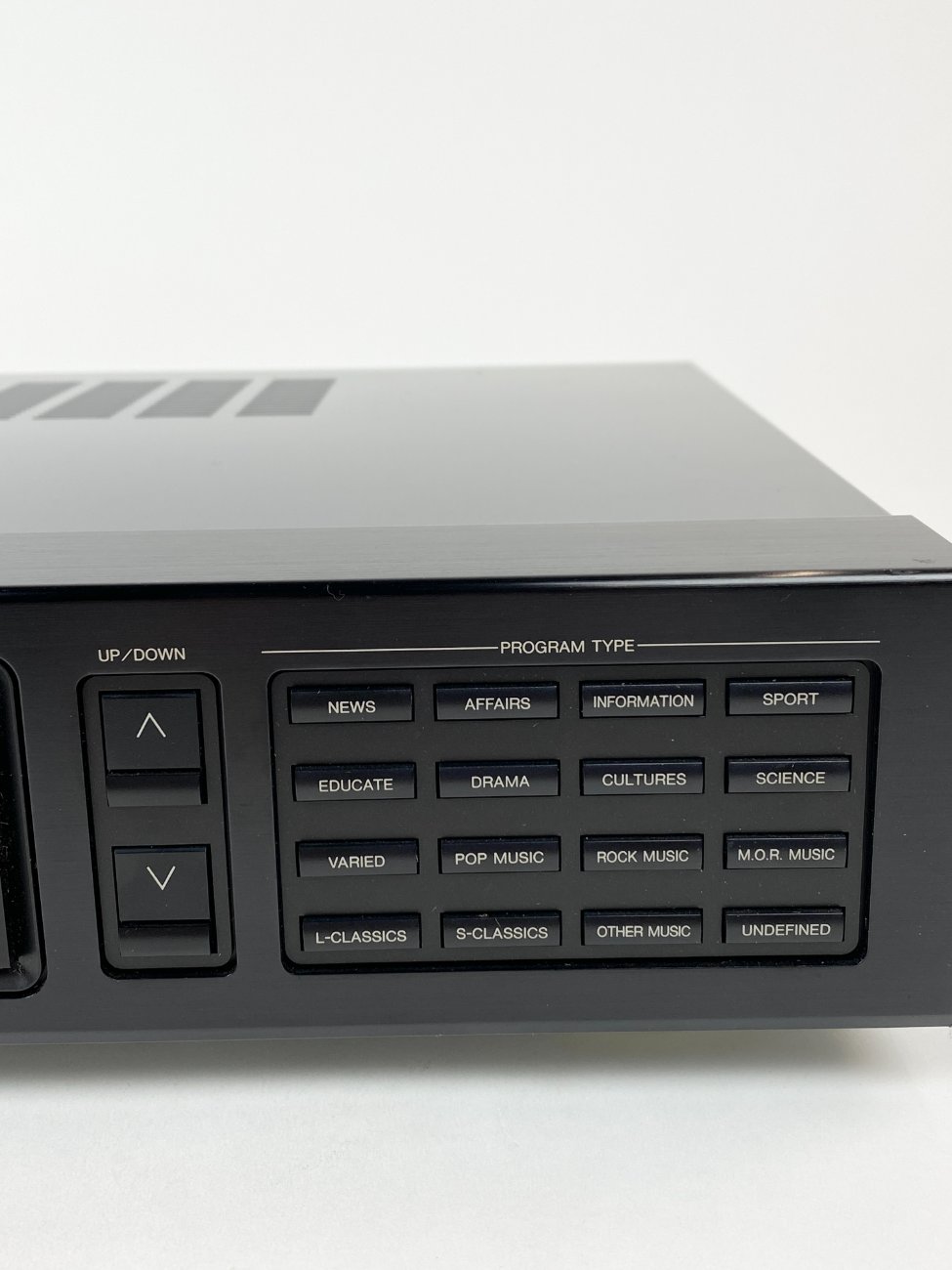 HN1805-kita-technika-7 “Denon DTU-1000” skaitmeninis tiuneris 29,5×43,5×8 cm