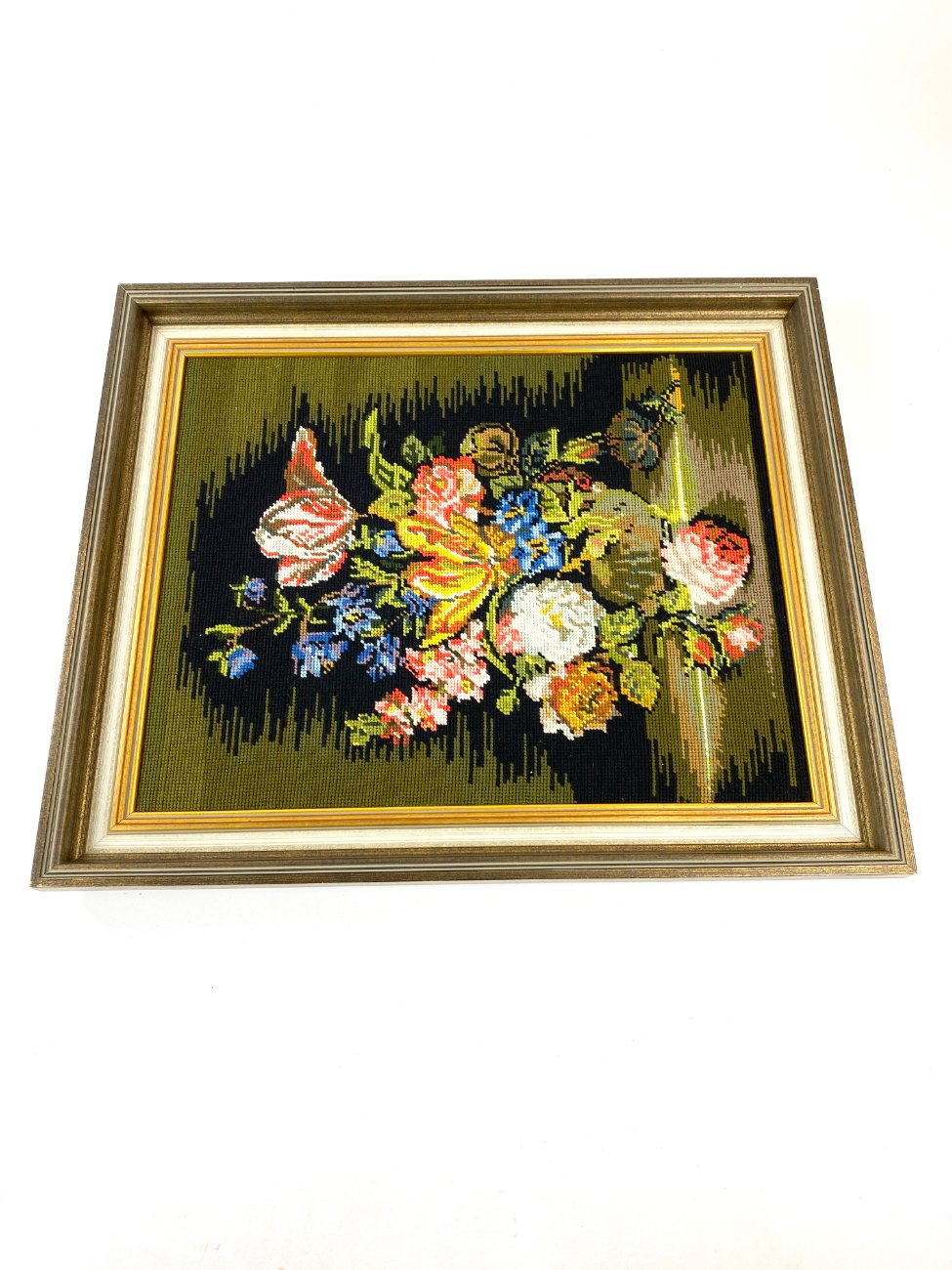 HN1818-natiurmortai-4 Siuvinėtas įrėmintas paveikslas – natiurmortas “Puokštė” 4×50,5×61 cm