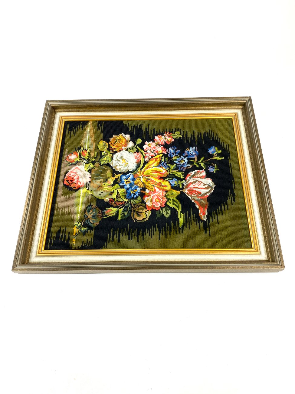 HN1818-natiurmortai-5 Siuvinėtas įrėmintas paveikslas – natiurmortas “Puokštė” 4×50,5×61 cm