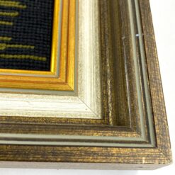 Siuvinėtas įrėmintas paveikslas – natiurmortas “Puokštė” 4×50,5×61 cm