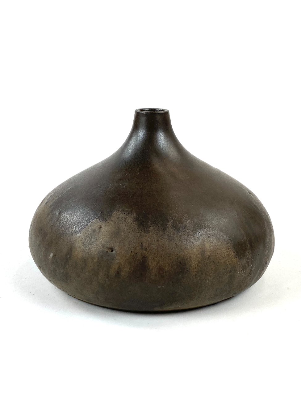 HN1821-vazos-ir-asociai-1 Keramikinė vaza labai siauru kakleliu 16x16x11 cm