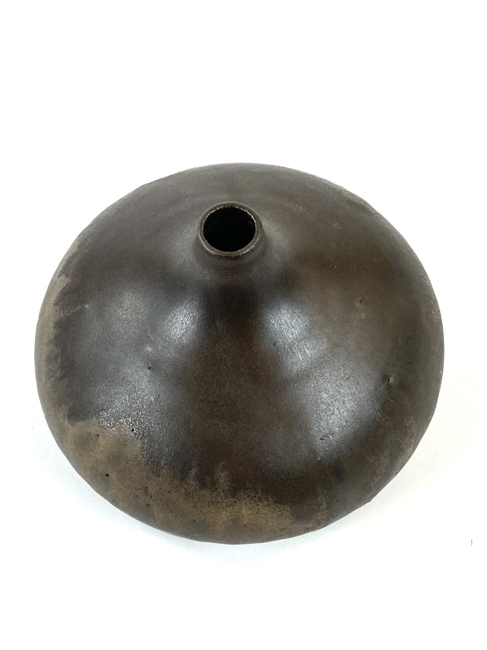 HN1821-vazos-ir-asociai-3 Keramikinė vaza labai siauru kakleliu 16x16x11 cm