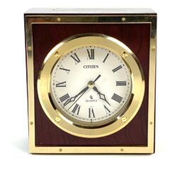 Stalinis kvarcinis laikrodis iš medžio ir žalvario “Citizen” 6,5x12x13,5 cm
