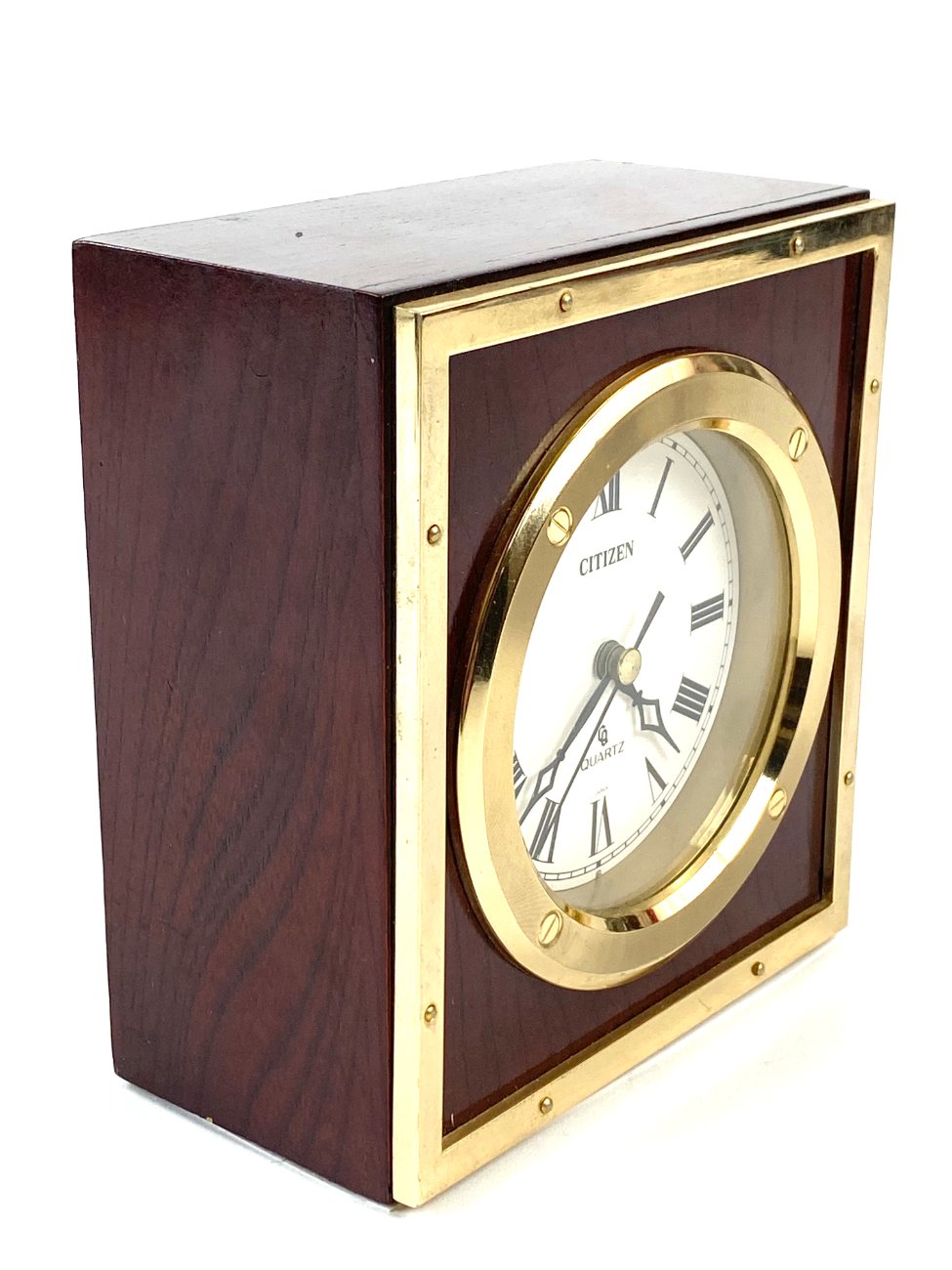 HN1827-pastatomi-laikrodziai-4 Stalinis kvarcinis laikrodis iš medžio ir žalvario “Citizen” 6,5x12x13,5 cm