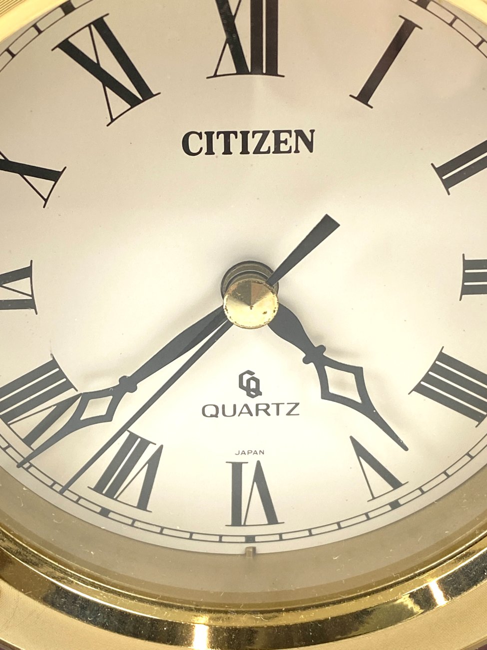 HN1827-pastatomi-laikrodziai-5 Stalinis kvarcinis laikrodis iš medžio ir žalvario “Citizen” 6,5x12x13,5 cm