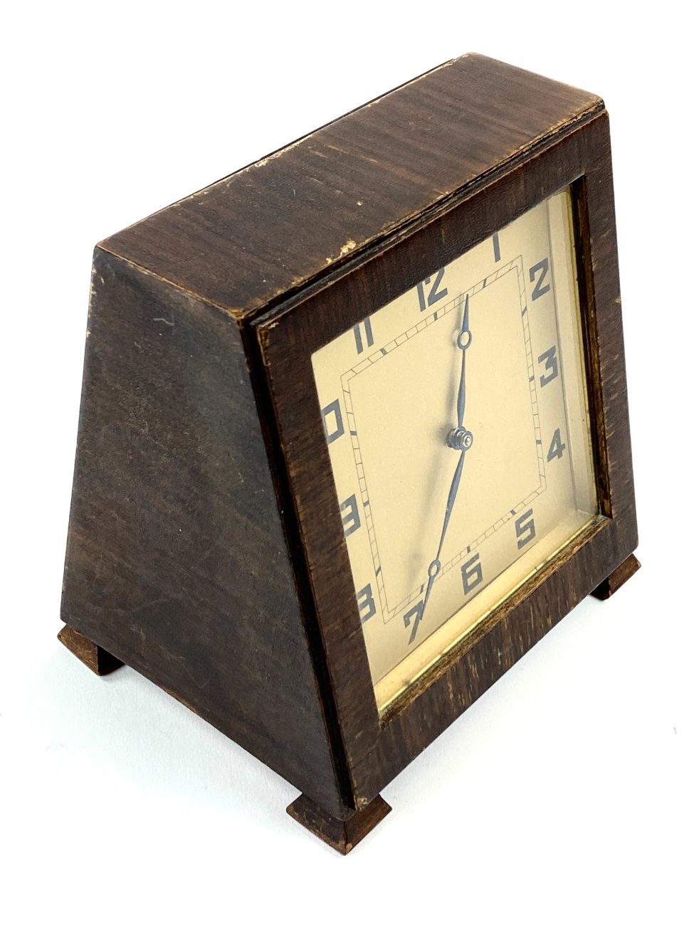 HN1828-pastatomi-laikrodziai-4 Art deco stiliaus stalinis mechaninis laikrodis (neveikia) 11×13,5×14,5 cm