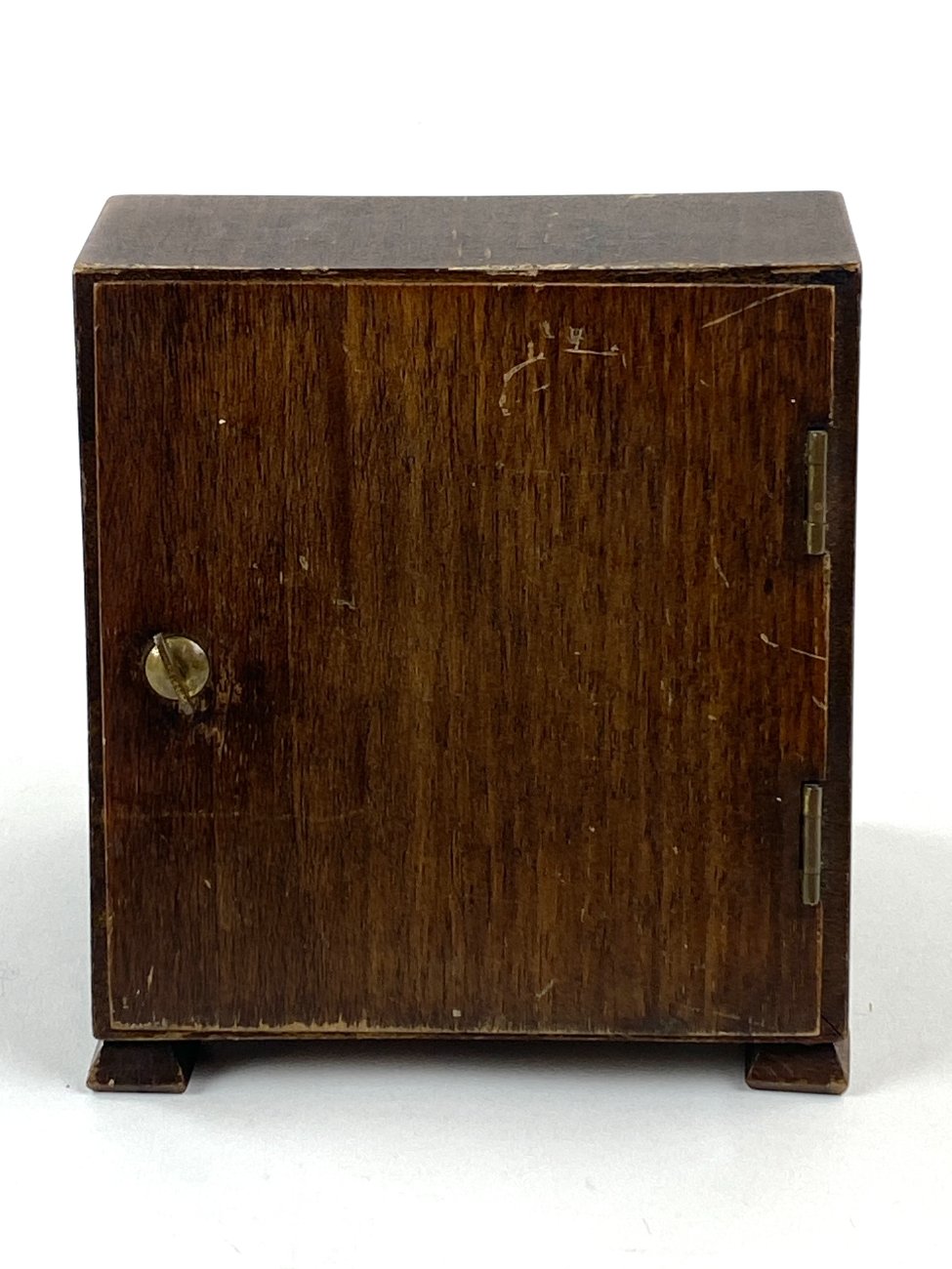 HN1828-pastatomi-laikrodziai-6 Art deco stiliaus stalinis mechaninis laikrodis (neveikia) 11×13,5×14,5 cm