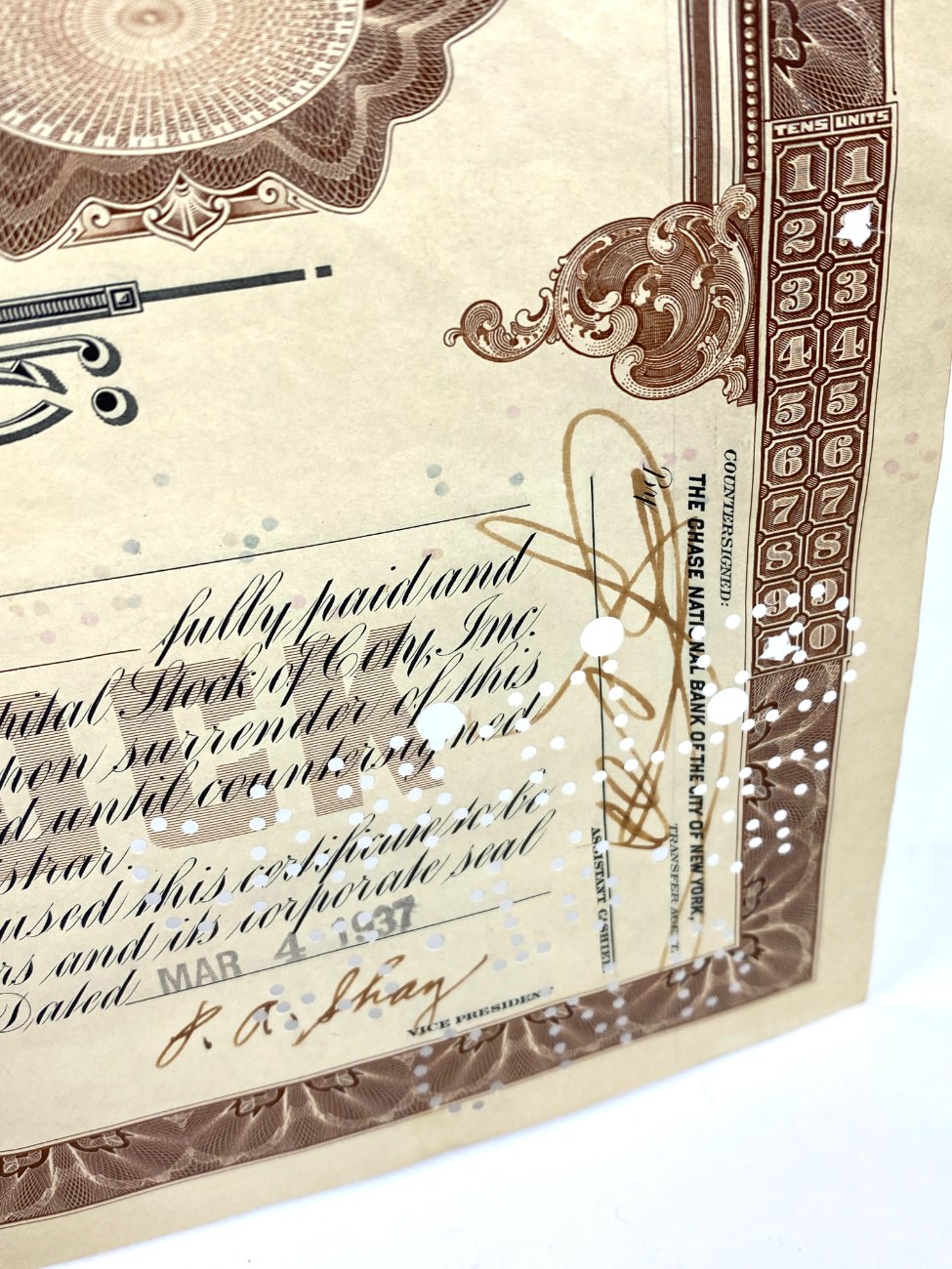 HN1830-kita-5 Coty, Inc 2 vnt. akcijų 1937 m. sertifikatas 0,1x28x18 cm