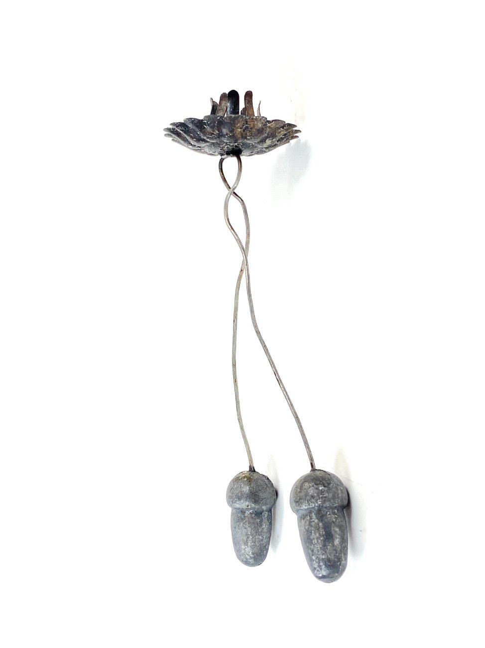 HN1832-zvakides-3 Pakabinamos žvakidės su gilės formos svareliais 10 vnt. komplektas 4x4x14 cm