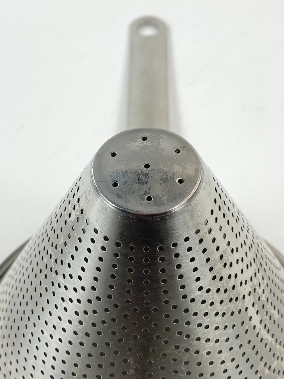 HN1835-kiti-indai-7 Metalinis WMF kūgio formos kiaurasamtis 35,5x17x15,5 cm