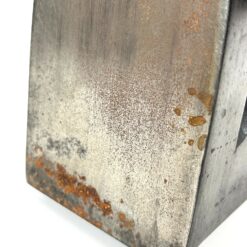 Senovinis metalinis lygintuvas raudonos spalvos medine rankena 23x10x22 cm