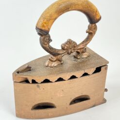 Senovinis metalinis lygintuvas medine rankena 21,5x10x24 cm