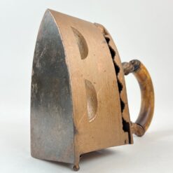 Senovinis metalinis lygintuvas medine rankena 21,5x10x24 cm