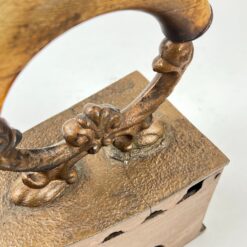 Senovinis metalinis lygintuvas medine rankena 21,5x10x24 cm