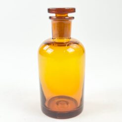 Vintažinis rudo stiklo medicininis buteliukas - grafinas 5,5x5,5x12 cm