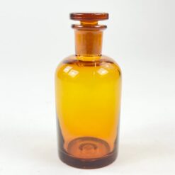 Vintažinis rudo stiklo medicininis buteliukas – grafinas 5,5×5,5×12 cm