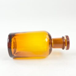 Vintažinis rudo stiklo medicininis buteliukas – grafinas 5,5×5,5×12 cm
