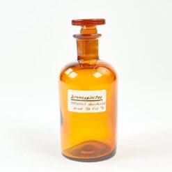 Vintažinis rudo stiklo medicininis buteliukas – grafinas "Brennspiritus" 5,5x5,5x13 cm