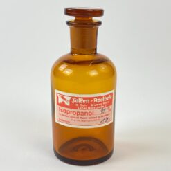 Vintažinis rudo stiklo medicininis buteliukas – grafinas “Isopropanol” 5,5×5,5×12,5 cm